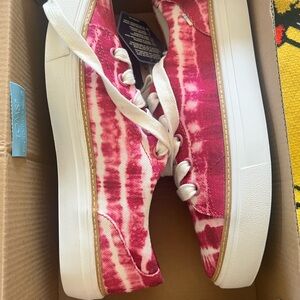 TOMS Women's Pink Tie-Dye Sneakers